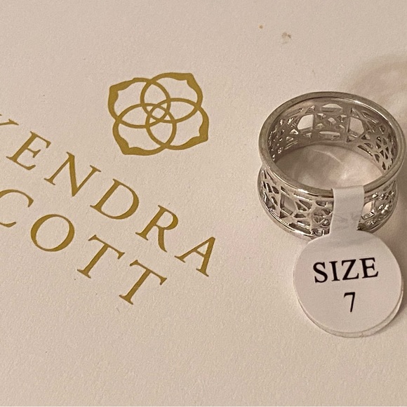 Kendra Scott Ring in Silver Size 7 - Picture 2 of 2